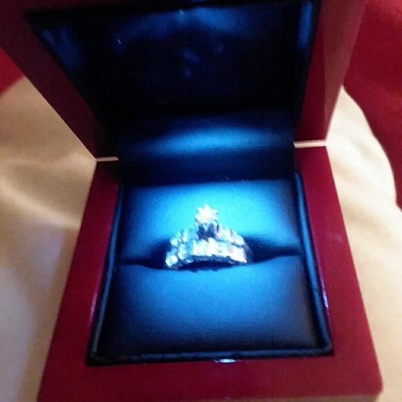 Wedding ring - Picture 2 of 3